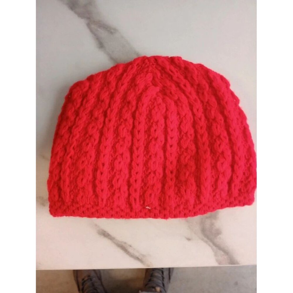 Red knit hat with flower - Picture 3 of 4